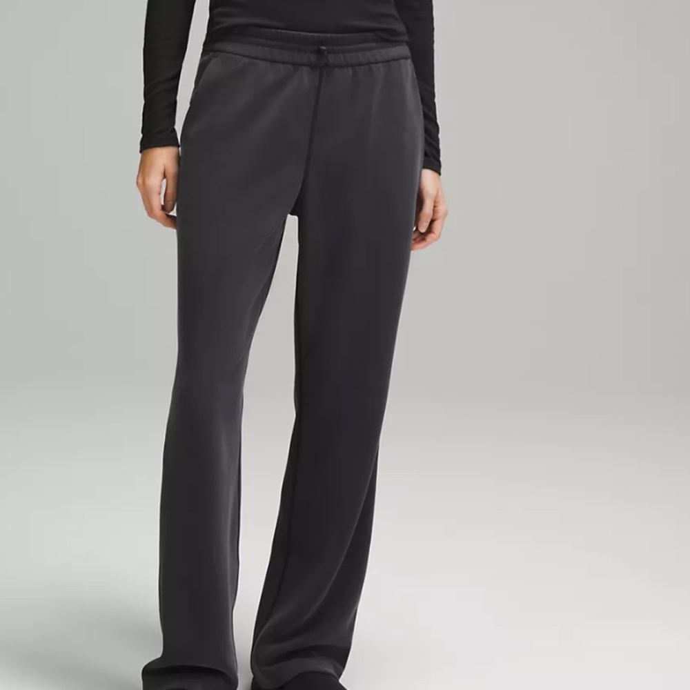 Lululemon softsteme pants short size 4 black